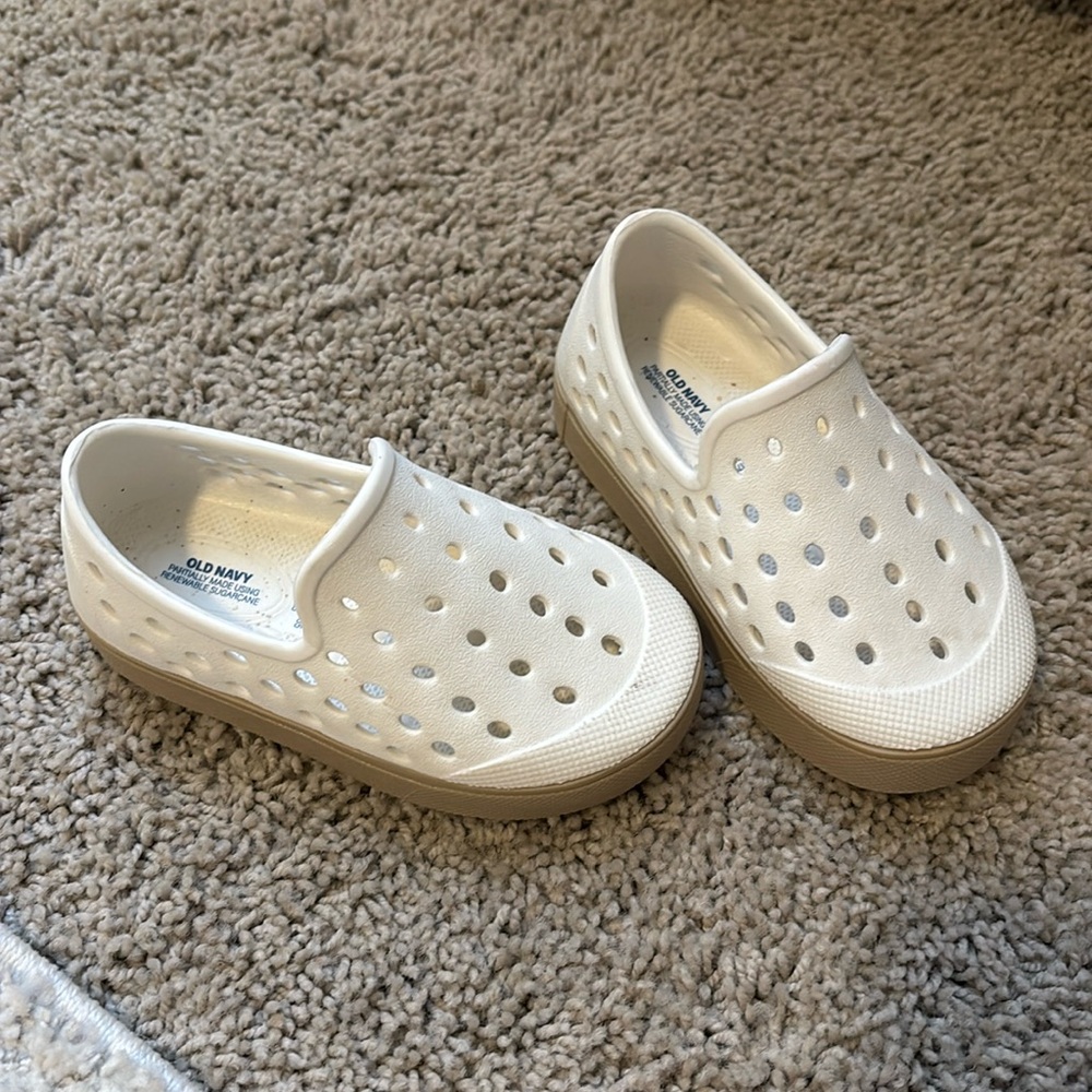 Old Navy toddler slip on shoes